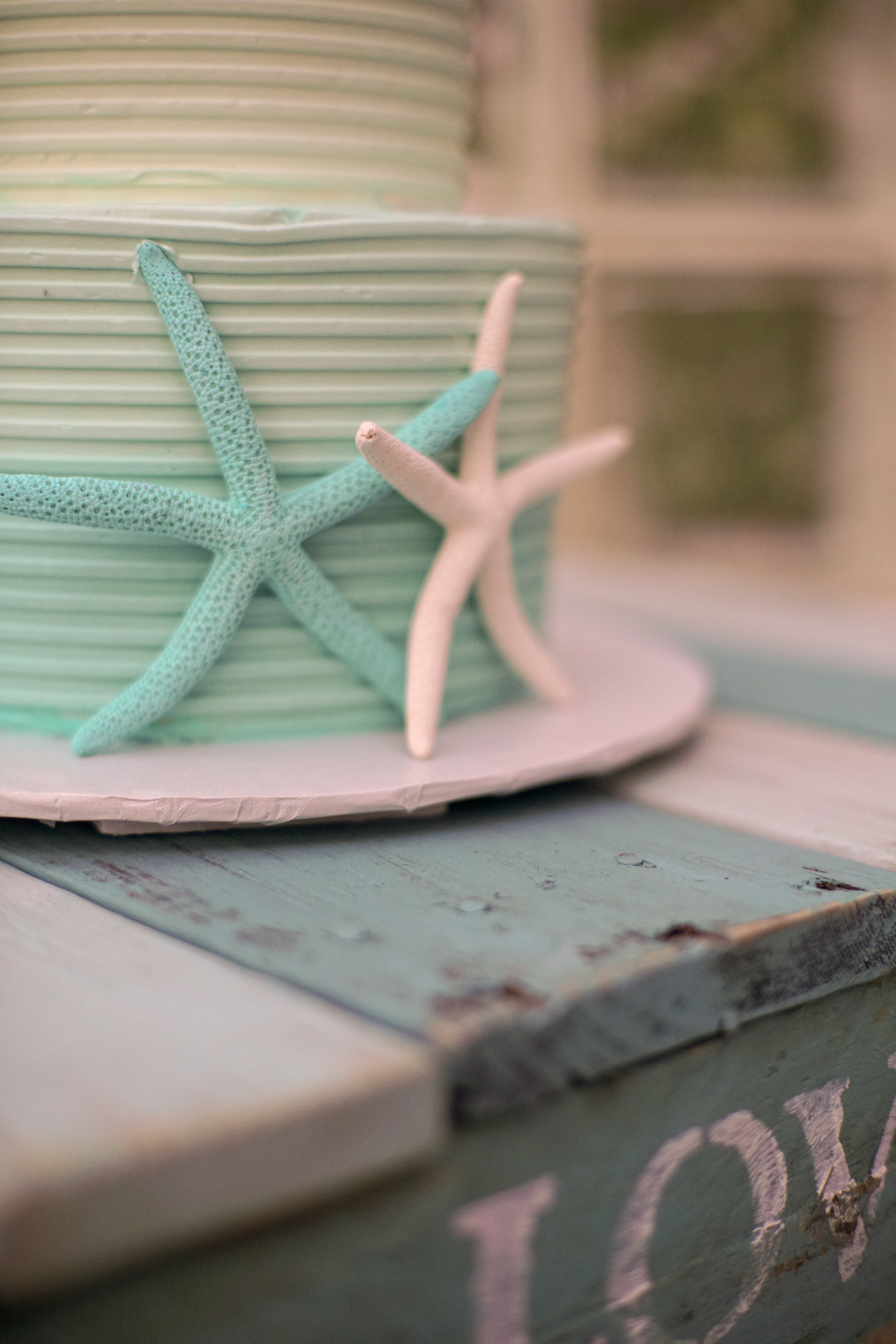 Pale Blue Wedding Cake & DIY Cake Stand